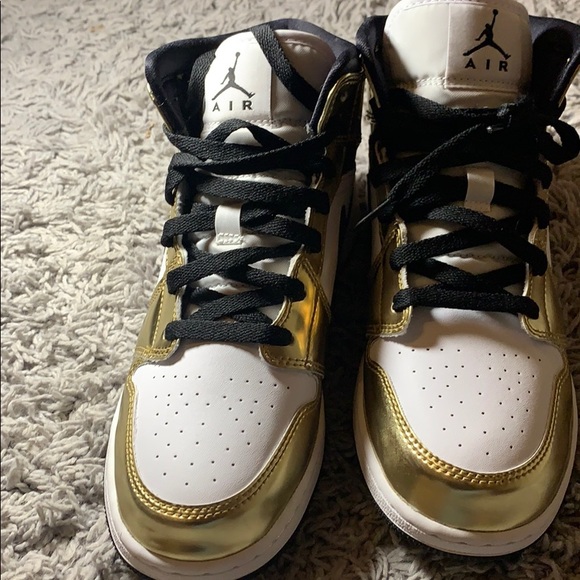 Jordan 1s - Picture 4 of 7